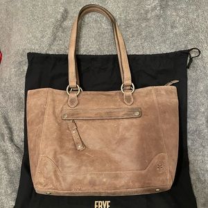 NWT Frye Melissa zip tote in gray leather